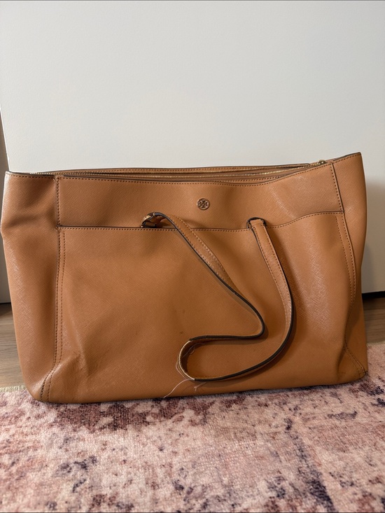 Tory Burch Handbags - Tory Burch Parker Large Tan Saffiano Tote Shoulder Bag